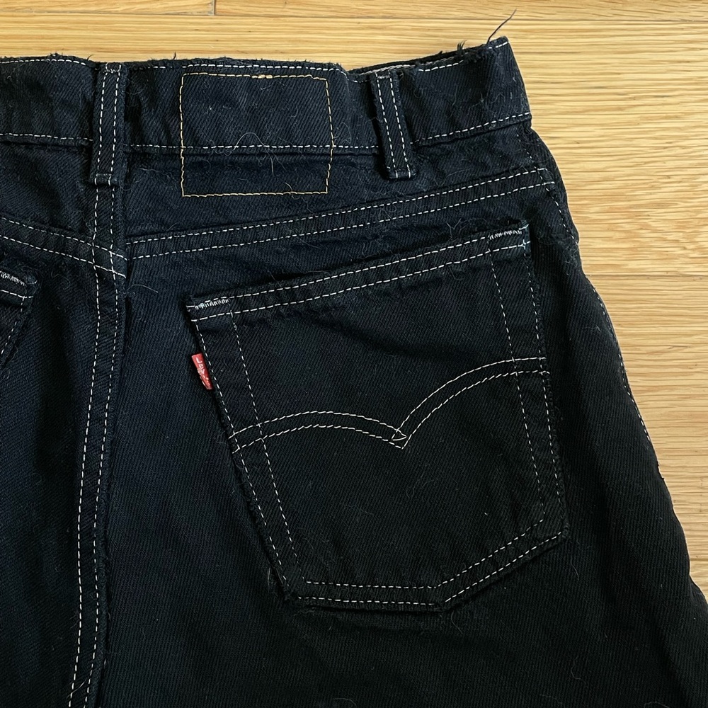 Vintage black Levi shorts - Picture 4 of 4